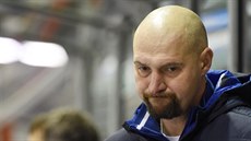 Nespokojený majitel Komety Brno Libor Zábranský na střídačce v roli trenéra.