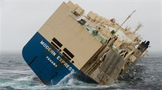 Nákladní lo� Modern Express posádka opustila ji� v úterý. (31. 1. 2016)