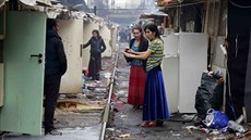 Rom�tí ob�ané, kte�í byli vyhnáni ze své osady v Pa�í�i. (2. 2. 2016)