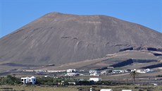 Kousek od Manriqueho Památníku vesnianm se zvedá Monta&#241;a Tamia (550 m n....