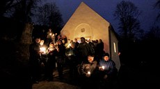 Obnovenou idovskou márnici v Boskovicích v pondlí rozzáily svíky.