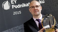 Cenu Podnikatel roku pevzal za vítze Michal Kostka.