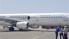 Airbus A321 spolenosti Daallo Airlines, který nouzov pistál kvli otvoru v...