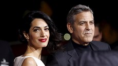 George Clooney a jeho manželka Amal (Los Angeles, 1. února 2016)