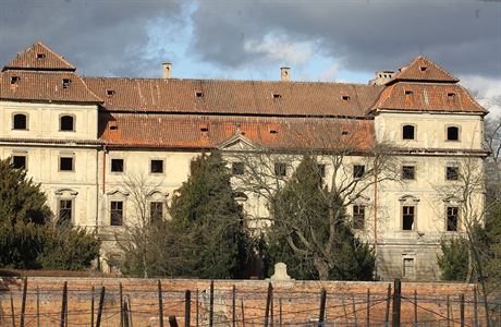 Postaven byl roku 1611 na míst pvodní tvrze, vystavt ho nechal tefan Jií ze ternberka. V letech 17061718 ho pestavl Ferdinand ze Schwarzenberga v barokním slohu.