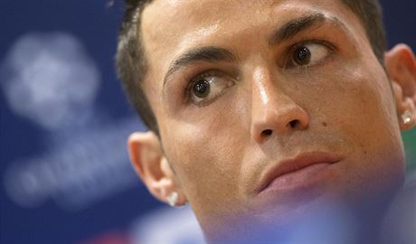Portugalsk fotbalista Cristiano Ronaldo na tiskov konferenci