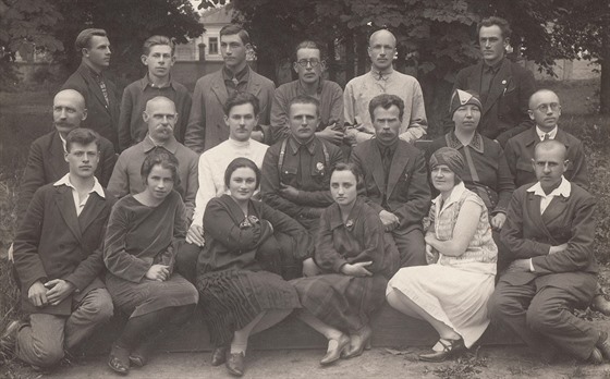 Čeští učitelé se v červenci 1930 sešli na kurzech v severoukrajinském Žitomiru....