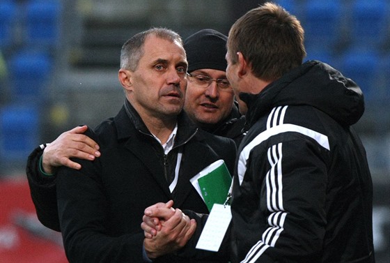 Roman Pivarník, trenér Bohemians 1905, se raduje po jednom z gól v Olomouci,