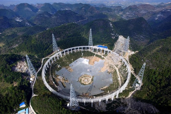 Peking loví mimozemšťany, obří teleskop připraví o domov tisíce lidí -  iDNES.cz