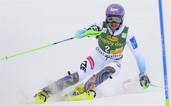 árka Strachová ve slalomu v Crans Montan.