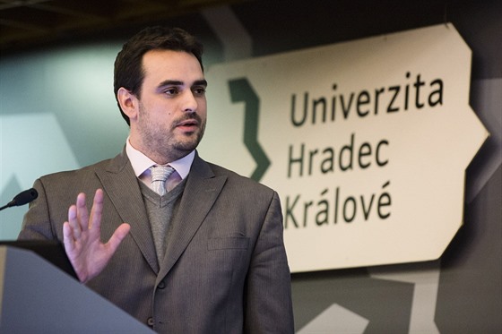 Kamil Kuča při kandidátském projevu na volbě rektora UHK 10. února 2016.