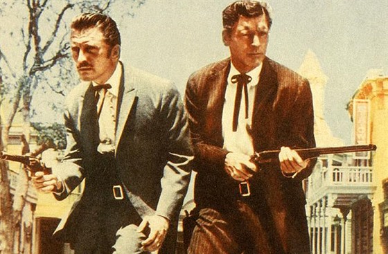 Kirk Douglas a Burt Lancaster ve filmu Přestřelka u O. K. Corralu.
