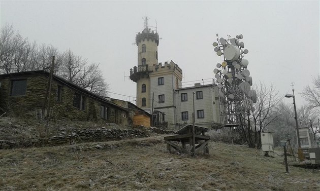 Meteorologická stanice na vrcholu Mile�ovky (17. února 2016)