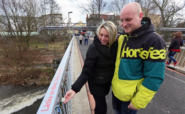 Tomá a Jarka na most lásky (14. února 2016).