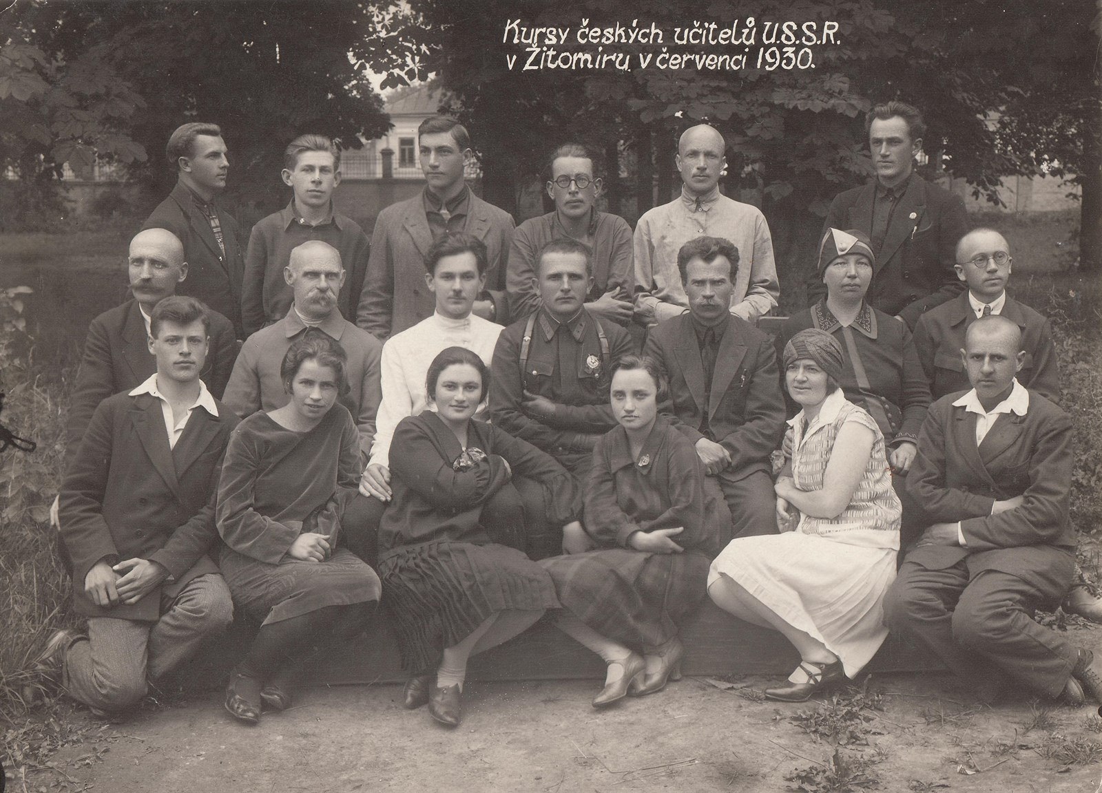�e�tí u�itelé se v �ervenci 1930 se�li na kurzech v severoukrajinském �itomiru....