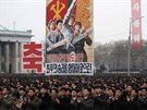 Severokorejci slaví start rakety dlouhého doletu (8. února 2016)