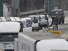 Jihokorejci opoutjí prmyslový areál Kesong v KLDR.  (12. února 2016)