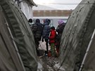 Uprchlíci v chorvatském tranzitním táboe v obci Slavonski Brod (10. února 2016)