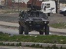 Vozidla turecké armády u hranic se Sýrií (15. února 2016)