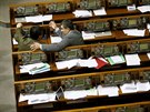 Ukrajinský parlament rokuje o moném odvolání vlády premiéra Arsenije Jaceuka...