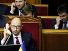 Ukrajinský premiér Arsenij Jaceuk na jednání parlamentu (16. února 2016)