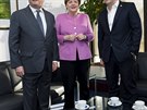 Francois Hollande, Angela Merkelová a Alexis Tsipras bhem poledního jednání...
