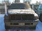 Ukradený pick-up Dodge vylovila policie v Minnesot ze zamrzlého jezera.