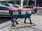 Kráva v Pobení ulici v Karlín.