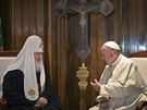 Pape Frantiek se na Kub seel s ruským patriarchou Kirillem (12. února 2016)