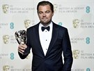Leonardo DiCaprio si z udlování britských filmových cen BAFTA odnesl trofej...
