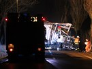 idi kamionu v Olomouci nezvládl ízení a narazil do stromu (10. února 2016).