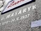 Na sochu T. G. Masaryka na Komenského námstí v Brn nkdo umístil transparent.