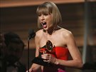 Grammy 2016: Taylor Swiftová s cenou za album roku  (15. února 2016)