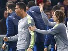 SI! Fotbalisté Realu Madrid se radují z trefy Cristiana Ronalda (vlevo) na...