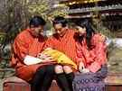Bhútánský král Jigme Khesar Namgyel Wanghung, jeho otec Jigme Singye Wanghuck...