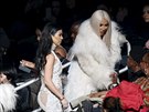 Kim Kardashianová jako platinová blondýna