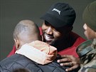 Kanye West se usmívá jen málokdy. Po prezentaci své Yeezy Season 3 Collection...