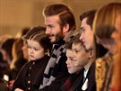 David Beckham a jeho dti Harper, Cruz, Romeo a Brooklyn na pehlídce Victorie...