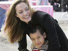 Angelina Jolie a její syn Maddox (New Orleans, 3. prosince 2007)