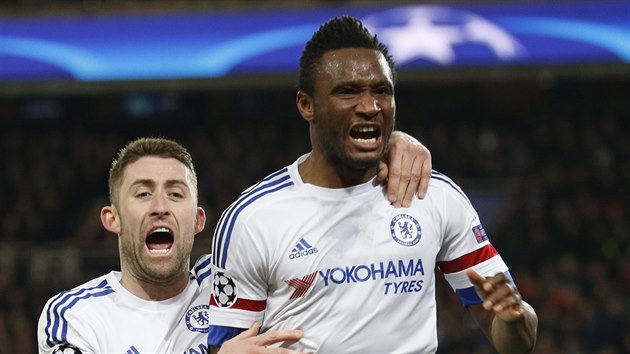 NEEKAN STELEC. John Obi Mikel gly tm nedv, proti Paris Saint-Germain udlal vjimku.