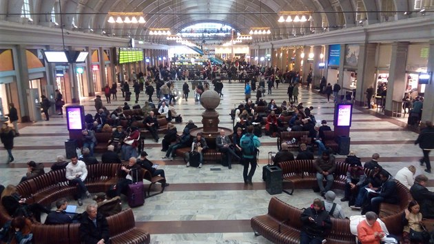 Centrální vlakové nádraží ve Stockholmu. Před zavedením hraničních kontrol sem přijížděly stovky uprchlíků z Malmö  (12. února 2016)