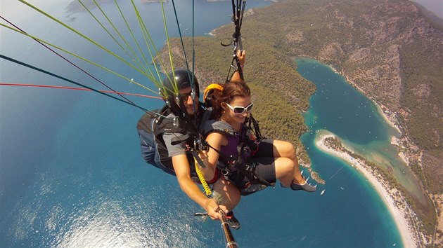 Na všech cestách se prý Vladimíra Brávková chová vždy maximálně bezpečně, ale občas přeci jenom neodolá a sáhne po nějakém adrenalinovém zážitku. Jako například po tandemovém paraglidingu.