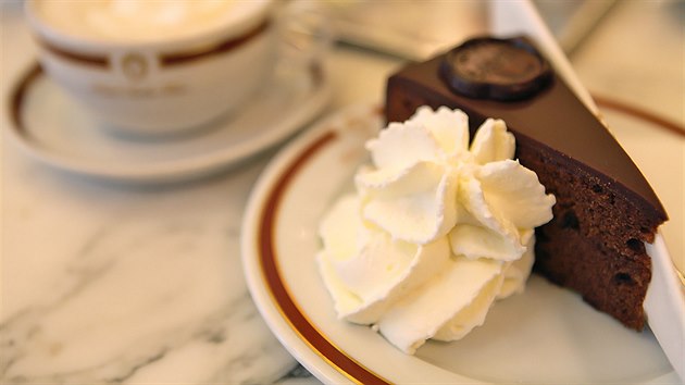 Origin�l Sacherova dortu ve v�de�sk� cukr�rn� Sacher