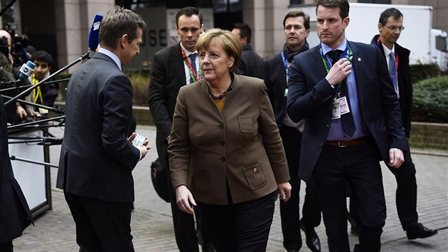 Nmeck kanclka Angela Merkelov pichz na evropsk summit v Bruselu (18. nora 2016).