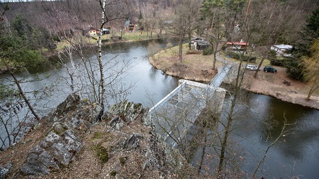 Pohled ze skály na řeku Malši u obce Plav. (únor 2016)