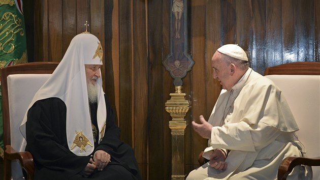 Papež František se na Kubě sešel s ruským patriarchou Kirillem (12. února 2016)