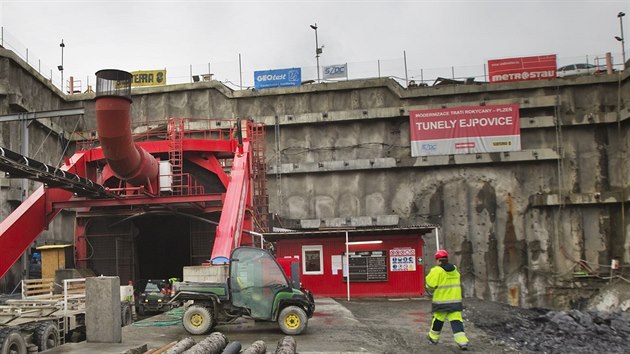 Ražba železničního tunelu mezi Kyšicemi a Plzní. (10. února 2016)