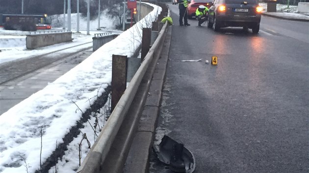 idi srazil na pechodu dv mlad dvky. S tkmi zrannmi byly pevezeny do nemocnice(17.2.2016)