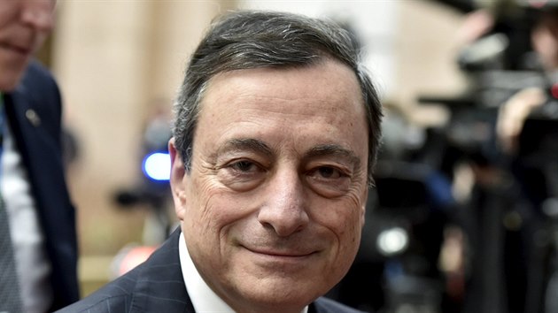 f Evropsk centrln banky Mario Draghi pijd na summit unijnch ldr do Bruselu. (19. 2. 2016)