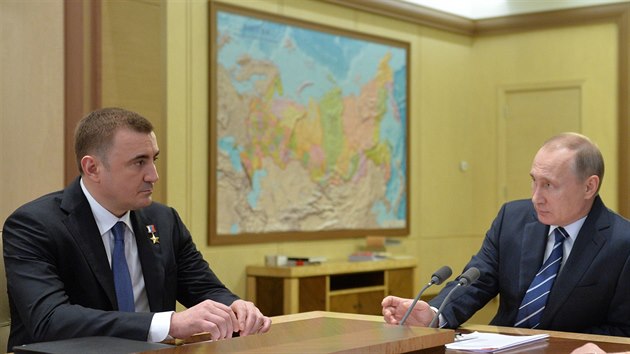 Nov guberntor Tulsk oblasti Alexej umin s ruskm prezidentem Vladimirem Putinem (10. nora 2016).